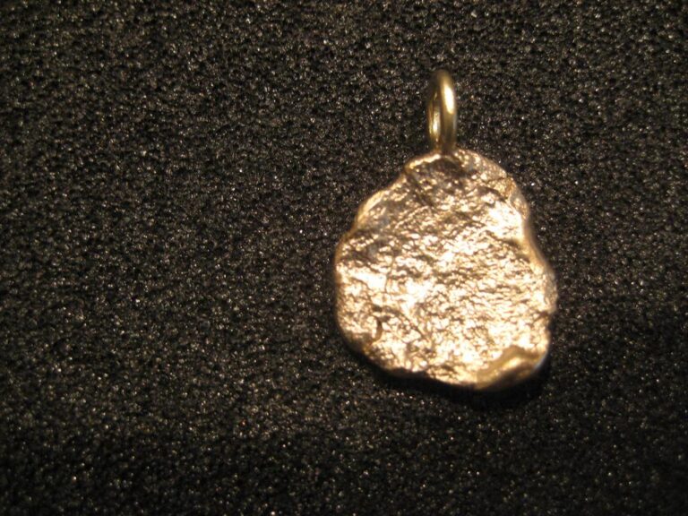Goldnugget aus Kundengold geschmolzen