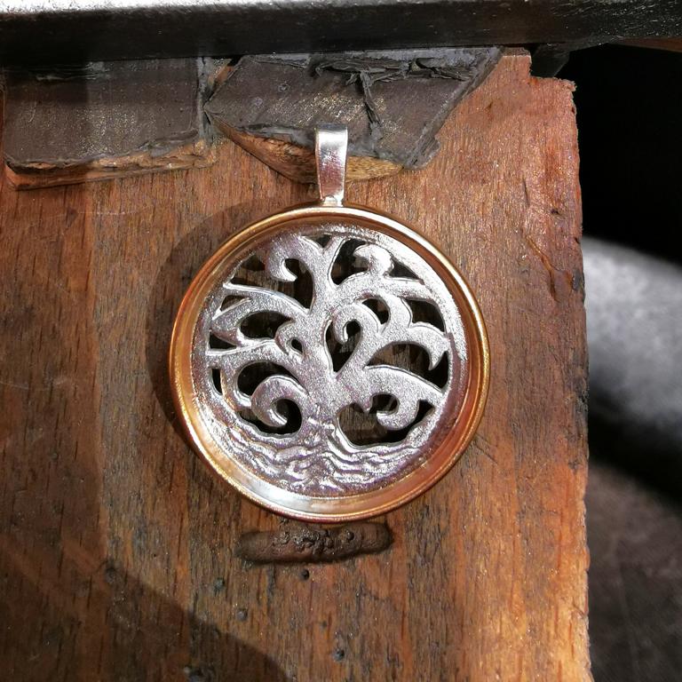 Trauringumarbeitung mit Lebensbaum im Ring als Anhänger