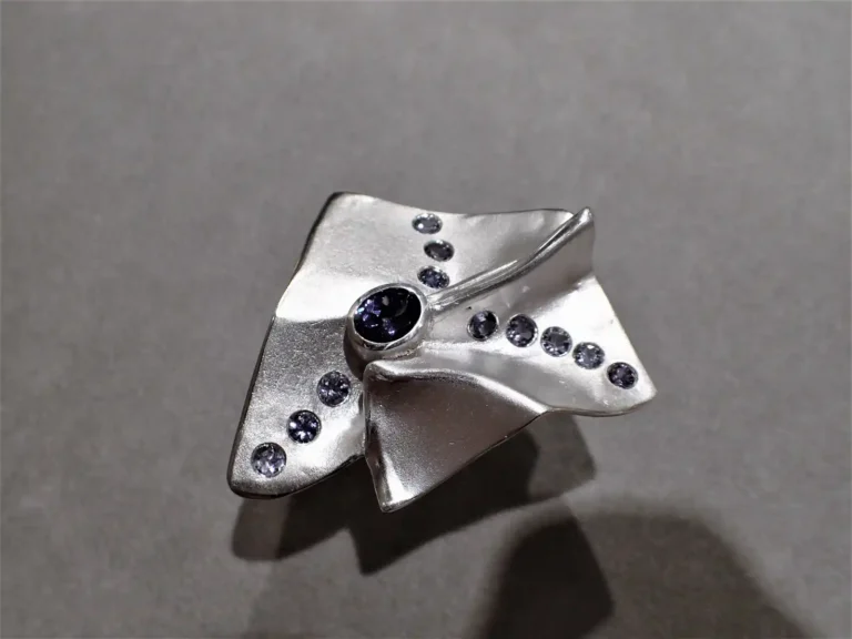 Sonderanfertigung eines Silberringes mit Kundensteinen