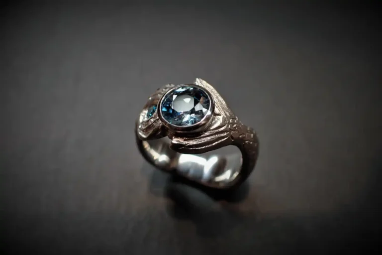 Ein Ring Weißgold "Wassernixe"