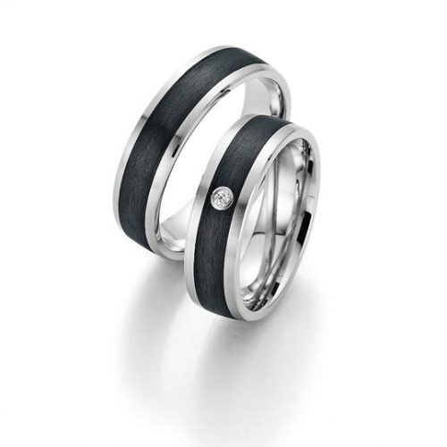 Trauringe von Fischer in Weißgold mit Carbon und 1 Brillant.